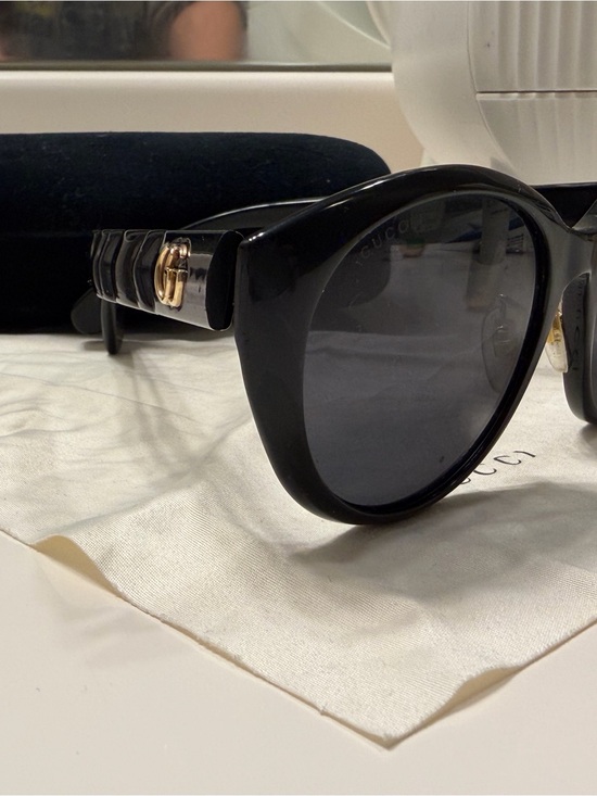 Gucci Accessories - Gucci Black Round Women's Sunglasses with Gold Hardware